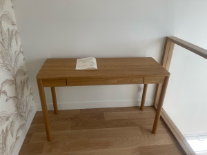 Photo de galerie - Bureau avec tiroir IKEA 