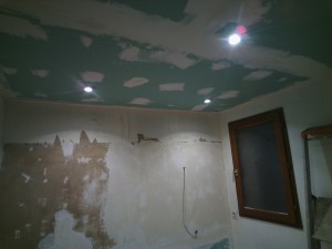Photo de galerie - Création d'un plafond suspendu  pour intégré les spots 