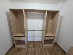 Photo de galerie - Montage d'un dressing. 