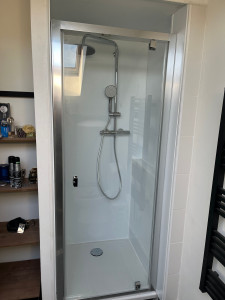 Photo de galerie - Douche avec panneaux muraux 