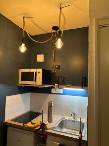 Photo de galerie - Kitchenette, meubles, électricité et éclairage installés