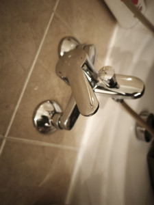Photo de galerie - Nettoyage et entretien de salle de bain

Élimination des traces de calcaire sur la robinetterie, nettoyage soigné et finition brillante.
