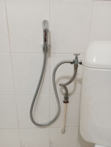 Photo de galerie - Pose kit hygiène WC 