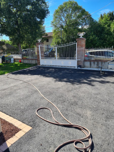 Photo de galerie - Pose automatisme portail coulissant 