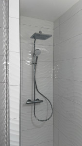 Photo de galerie - Remplacement de mitigeur de douche avec ciel de pluie 