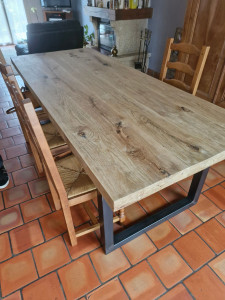 Photo de galerie - Table en chêne massif , pied métallique 