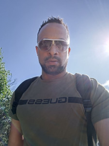 Photo de galerie - Bonjour je propose mes prestations pour montage de meubles en kit, nettoyage de voiture intérieur/extérieur, mécanique voiture, covoiturage.