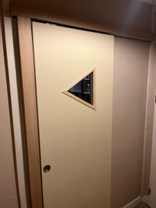 Photo de galerie - Pose d’une porte coulissante avec création d’un oculus 