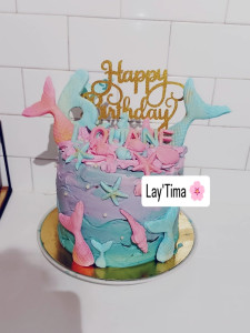 Photo de galerie - Layer cake anniversaire thème sirène ?