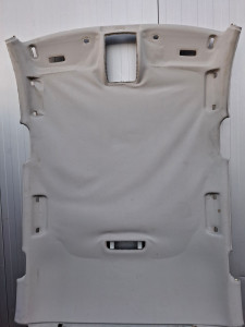 Photo de galerie - Votre ciel de toit de voiture se décolle, se détache ? Nous avons la solution ! Confiez-nous la réparation de votre plafond automobile pour lui redonner un aspect neuf.

Un exemple de réparation réalisée sur la photo.
