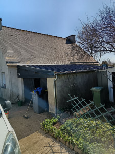 Photo de galerie - Réfection de la toiture du garage en toles bac acier, pose de gouttière 1/2 ronde en zinc naturel sur le garage, pose de gouttières nantaise en zinc naturel sur la maison. 