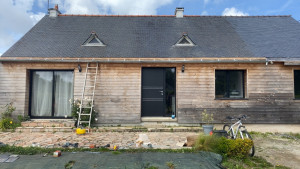Photo de galerie - Pose de gouttières en zinc naturel