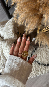 Photo de galerie - Salut ! Je fais des pose américaine au prix de 15 euro pour m’entraîner avant le diplôme. Je fais aussi des pose en gel ! Mon insta Loanita_nails