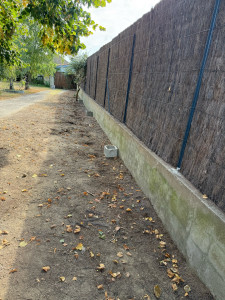 Photo de galerie - Arrachage d’une haie et réalisation d’une clôture en brande