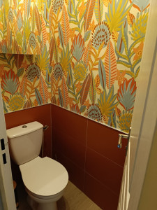 Photo de galerie - Rénovation d'un wc du parquet,faïence, papier peint 

