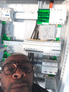 Photo de galerie - Installations neuves  et industrielle '
bureautique ' maisons..ect