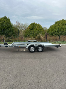 Photo de galerie - Remorque porte-voiture double essieu, adaptée au transport de voitures et véhicules en panne