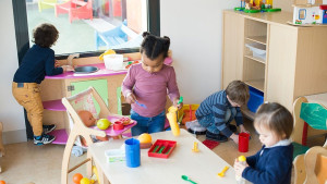 Photo de galerie - Déjà travailler en école maternelles avec les petits j aimerais passer du temps avec les vôtres jouer avec eux faire les devoirs etc 