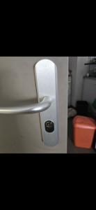 Photo de galerie - Remplacement poignée porte d'entrée 