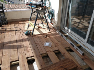 Photo de galerie - Pose terrasse bois sur balcon 12m²