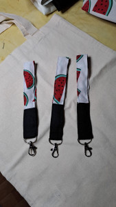 Photo de galerie - Je fais des ourlets, du rafistolage et des réparations de couture simple. 
à côté, je suis une adepte de la couture zero dechet (réutilisable)
des kits, et petites réalisations sympa à offrir à des petits prix. 