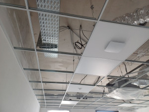 Photo de galerie - Faux plafond suspendu en dalle 