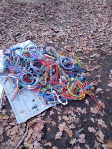 Photo de galerie - Bonjour je récupère tout ce qui est fil électrique tuyauterie fil de couleur récupération de chute de cuivre faire et métaux batterie pot catalyseur