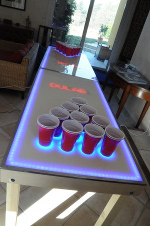 Photo de galerie - J'ai construit une table de beer pong interactive avec détectoin des gobelets, affichages du score, sécheur de balle.