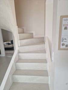 Photo de galerie - Poser de plainte en PVC dans un escalier 