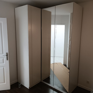 Photo de galerie - Montage d'un meuble d'angle modèle PAX IKEA 