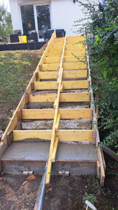 Photo de galerie - Coffrage escalier béton extérieur