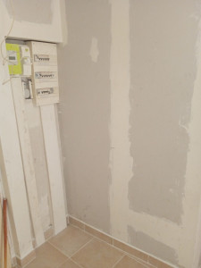 Photo de galerie - Petite rénovation pose de placoplâtre et remplacement du tableau électrique 