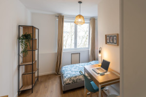 Photo de galerie - Installation rideaux 