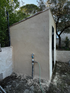 Photo de galerie - Création d’un local technique, finition  enduit intérieur et extérieur 