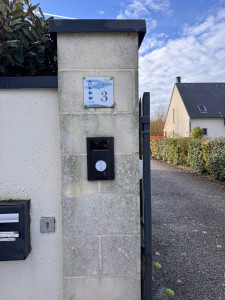 Photo de galerie - Pose d’un visiophone 