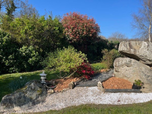 Photo de galerie - Réaménagement d'un par terre paysager (bâche, paillage ardoise gravillon copeaux...)