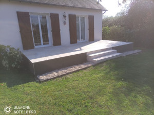Photo de galerie - Soubassement gris anthracite avec baguette d'angle 