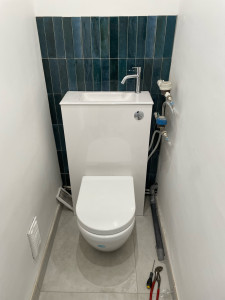 Photo de galerie - Pose d’un wc suspendu avec lavabo inclu 