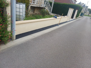 Photo de galerie - Finition enrobé le long d'une devanture refait a neuf 