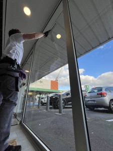 Photo de galerie - Nettoyage de vitres