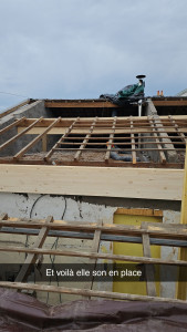 Photo de galerie - Création et rénovation de charpente sur mesure. Chaque élément est posé avec précision pour assurer une structure robuste, durable et conforme aux règles de l'art. Travail soigné et finitions de qualité. ??
