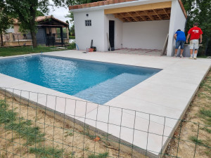 Photo de galerie -  con struction piscine et terrasse carrelée