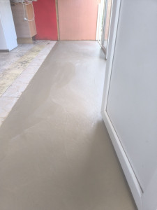 Photo de galerie - Réalisation d'une petite dalle béton glacé client satisfait