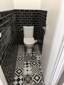 Photo de galerie - Pose de la faïence en carreaux de métro , 
pose du sol imitiation carreaux de ciments, 
pose du sanitaire 