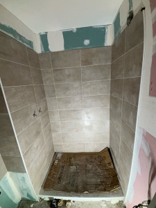 Photo de galerie - Salle de bain pose carrelage traditionnel 25*50 