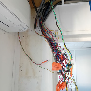 Photo de galerie - Déposé ancien tableau électrique et climatisation posée 