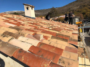 Photo de galerie - Rénovation de toiture en tôles PST fibro ciment avec tuiles canal de recouvrement 