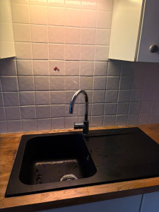 Photo de galerie -     Pose d’un évier en résine et de son mitigeur