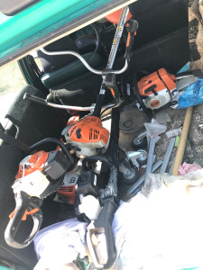 Photo de galerie - Répare sur devis:
tronçonneuse, débroussailleuse, taille haie, motoculteur, tondeuse poussée, tractée ou autoportée, groupe électrogène, 2T ou 4T, essence ou diesel.