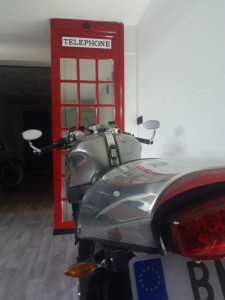 Photo de galerie - Élément de décoration façon cabine londonienne 